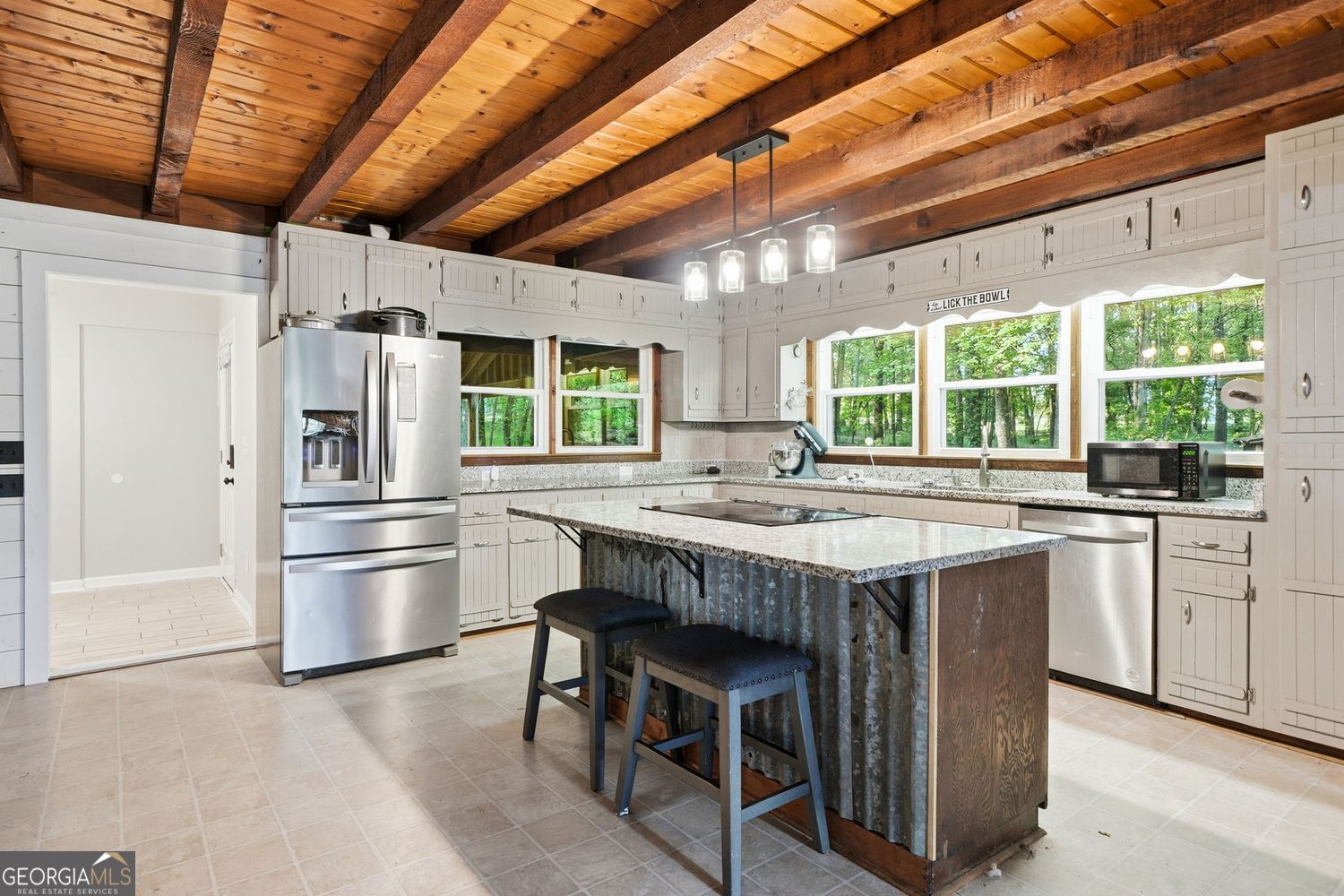 Escape to the perfect blend of privacy, functionality, and North Georg – image 10
