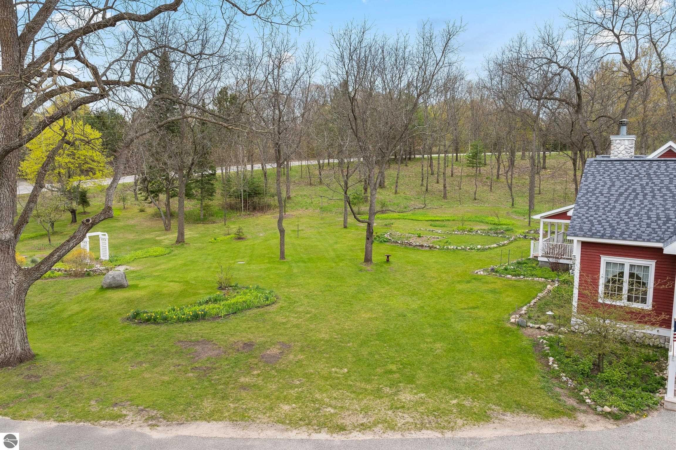 This 3-bedroom, 2.5-bath farmhouse offers a property designed for coun – image 54