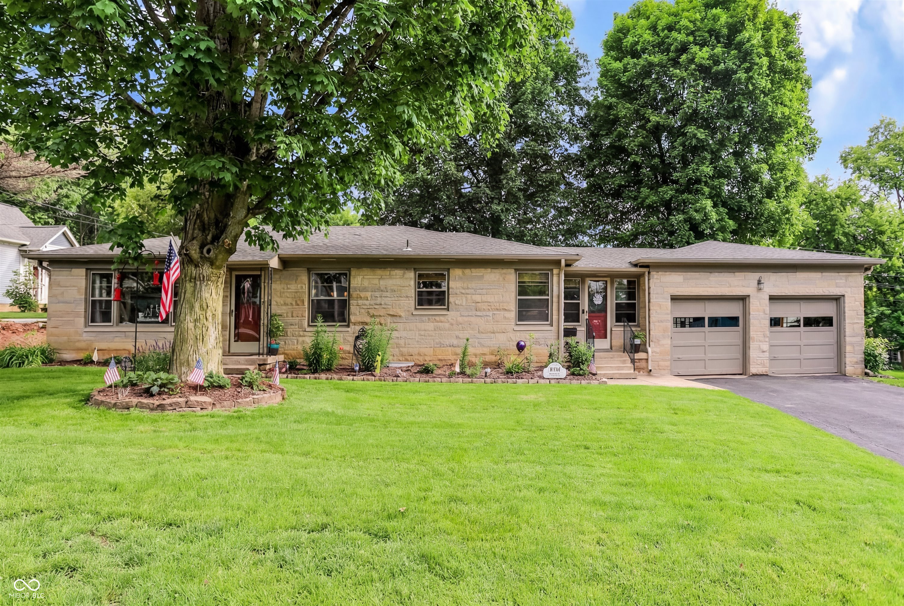 410 410 W Ash Street, Zionsville, Indiana, 46077, USA, 3 Bedrooms Bedrooms, ,2 BathroomsBathrooms,Residential,For Sale,410 W Ash Street,3dd59809-0021-48b9-a32f-4220e5