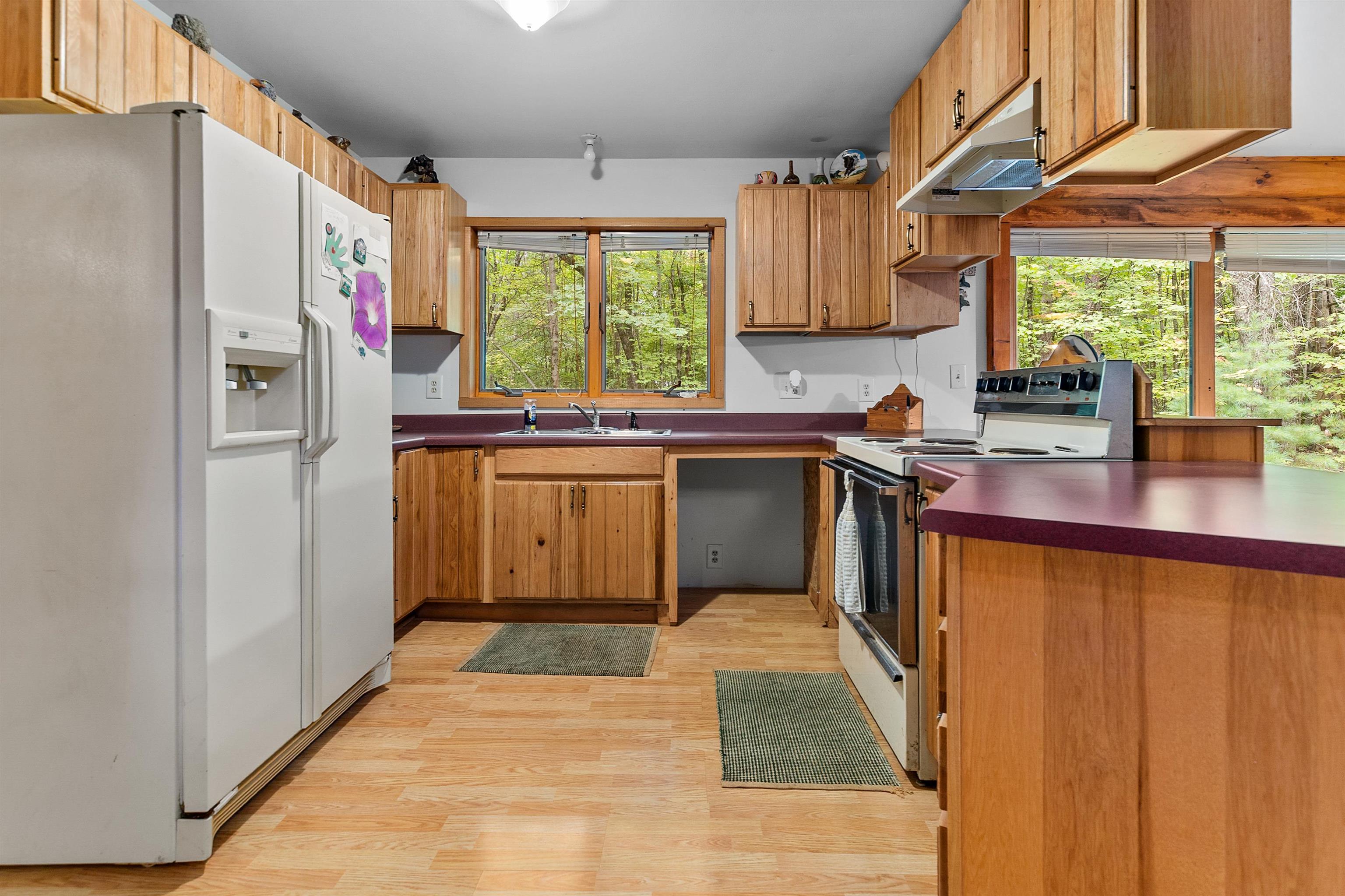 Experience the best of Legend Lake in this charming 1.5-story cottage. – image 13