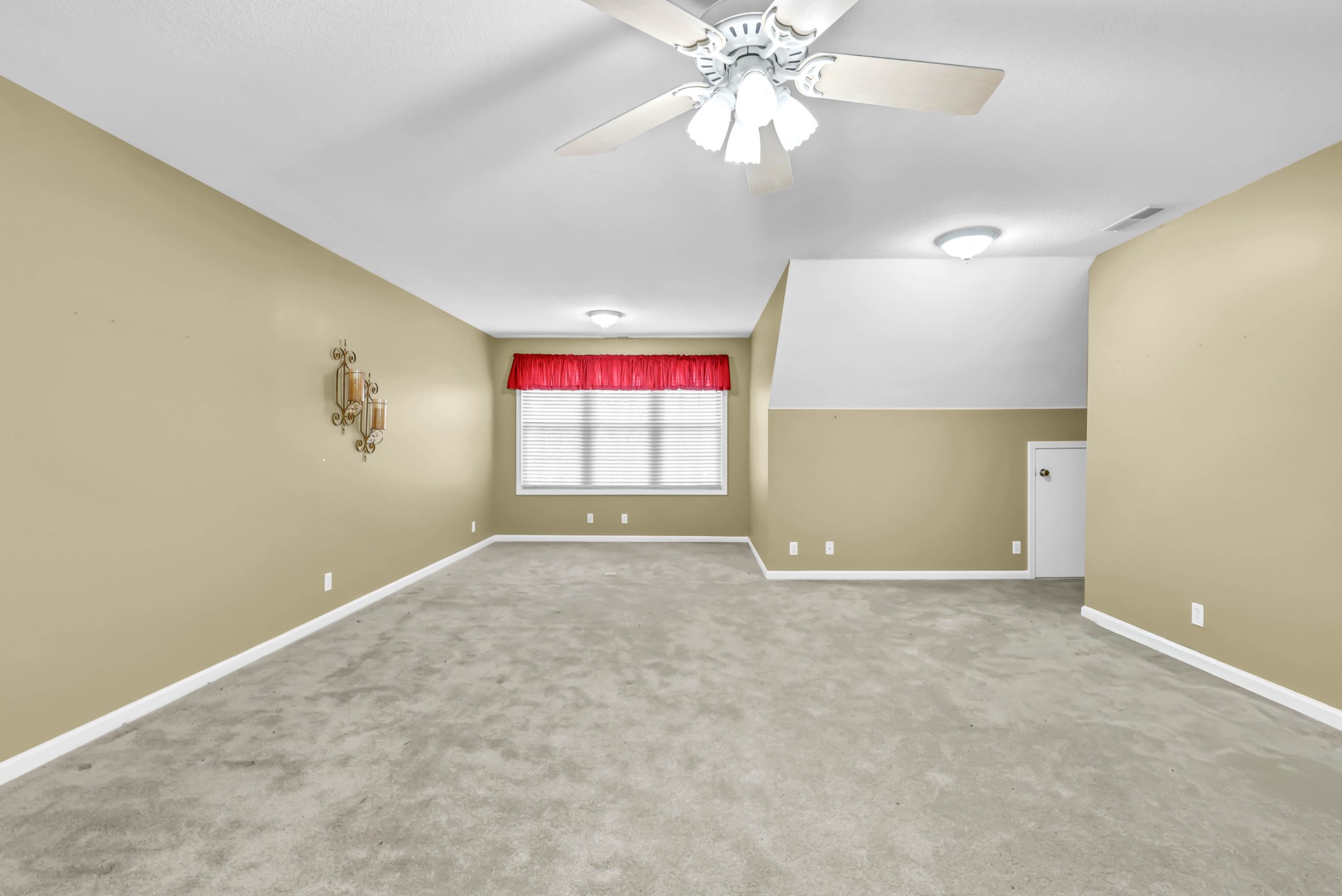 Come & make this One-Level All-Brick Custom Ranch with Bonus Room Car – image 21