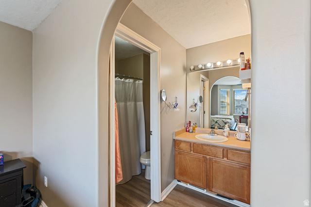 Welcome to 595 Banbury Circle, a well-maintained split-level home loca – image 12