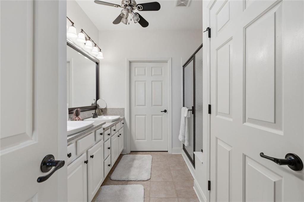Welcome to this lovely home in the highly sought-after Orchards of Bra – image 23