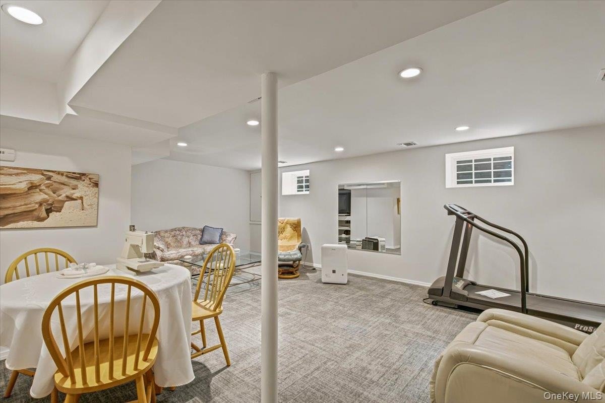 24 24 Overlook Road, Great Neck, New York, 11020, USA, 3 Bedrooms Bedrooms, ,3 BathroomsBathrooms,Residential,For Sale,24 Overlook Road,1018683