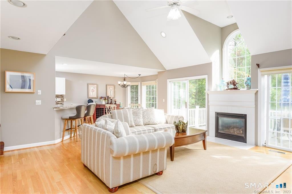 SPECTACULARLY DESIRABLE LOCATION! This rare-to-market single family is – image 16
