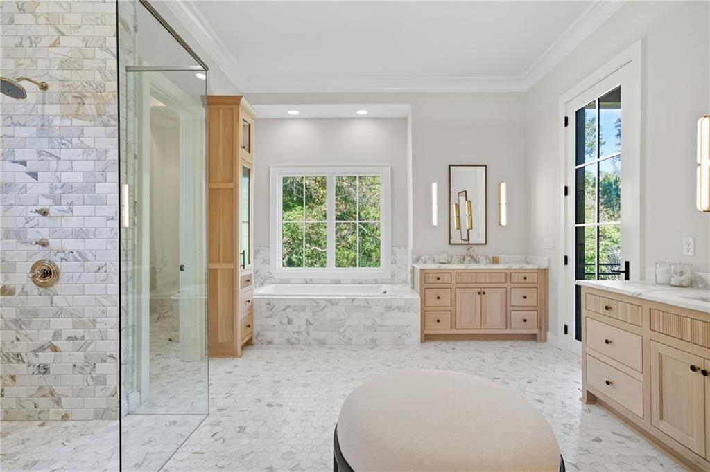 Beautiful Custom Home on gorgeous estate lot in exclusive Milton. This – image 25