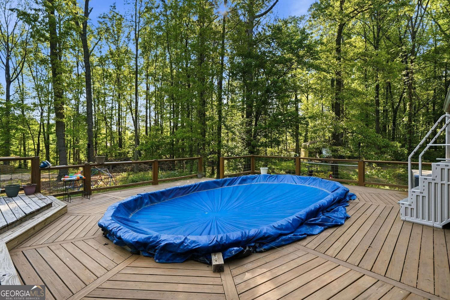 Escape to the perfect blend of privacy, functionality, and North Georg – image 34