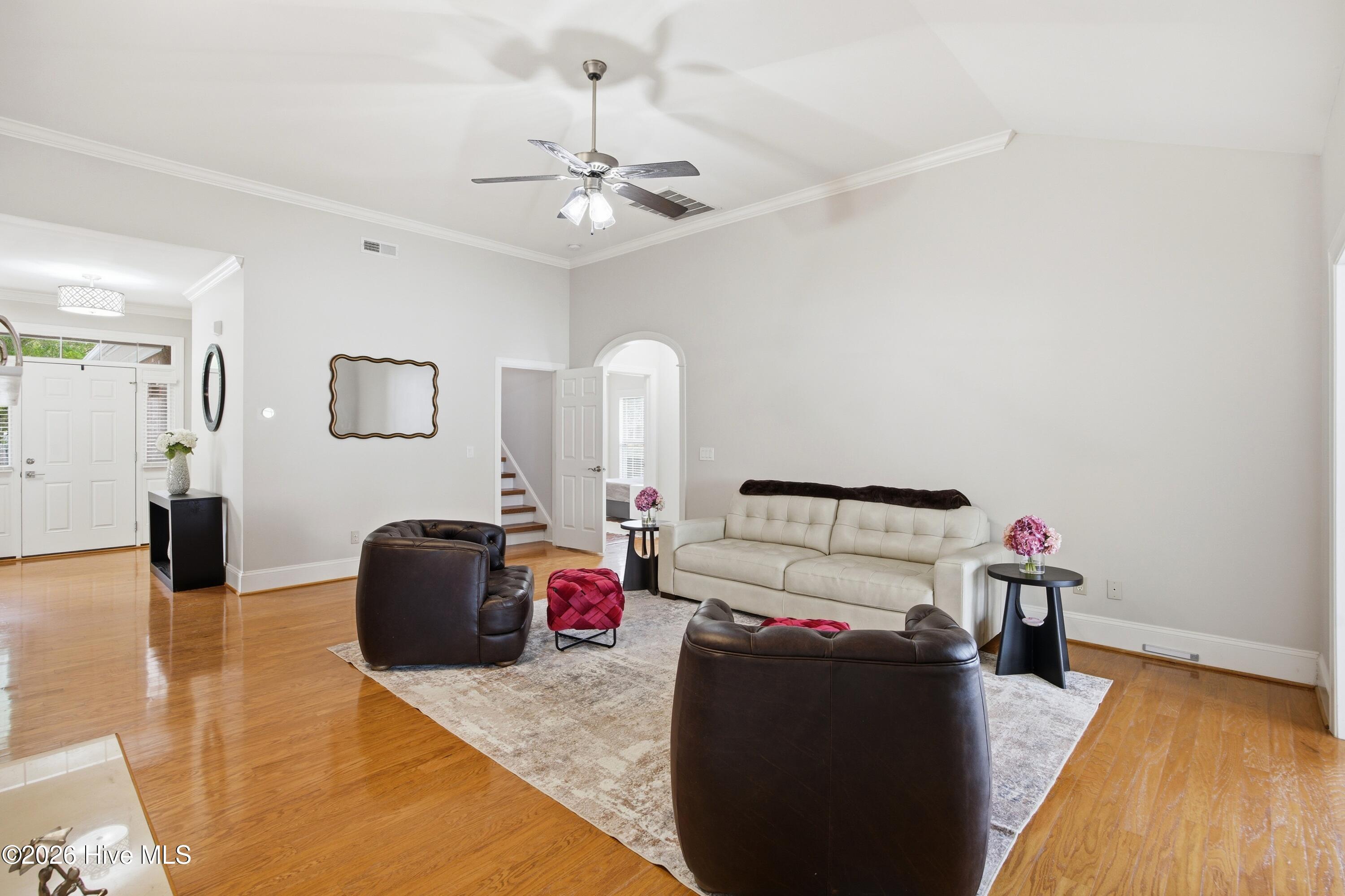Welcome to this beautifully updated brick home featuring 4 bedrooms an – image 10