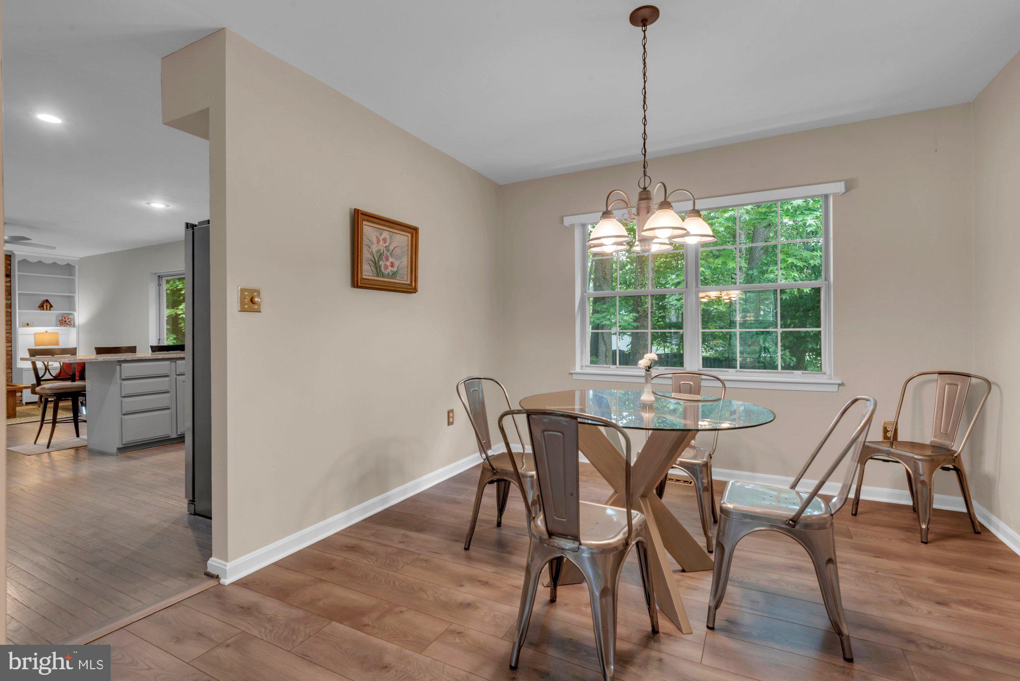Well Cared for Home in Foxmoor located in a Cul-De-Sac. Fresh Paint, W – image 11