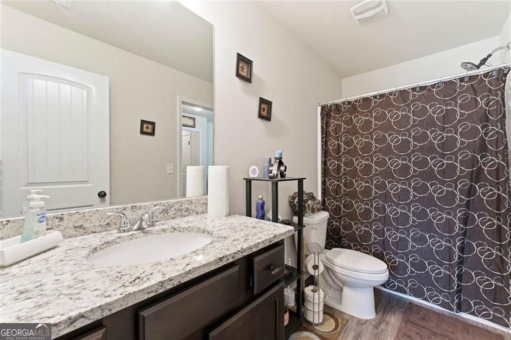 MOTIVATED SELLER/Excuse the packing up activity/Updated pictures comin – image 16