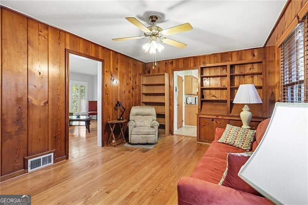 Classic four bedroom ranch in the Lakeside High School district. Step – image 12