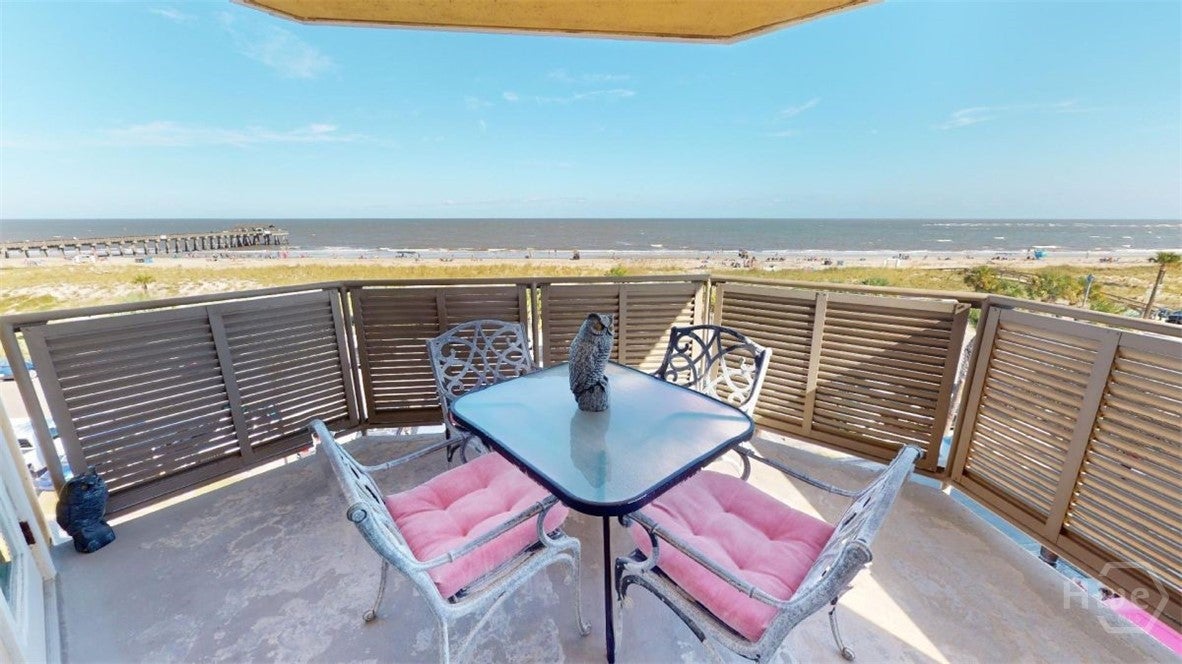 OCEAN FRONT condo - 3rd Floor - What an amazing view. Located on the t – image 9