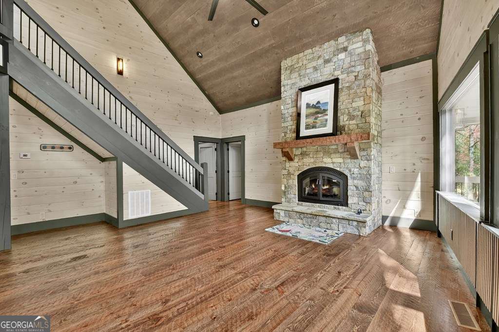 Welcome to your Private RIVERFRONT DREAM HOME on the shimmering shores – image 9
