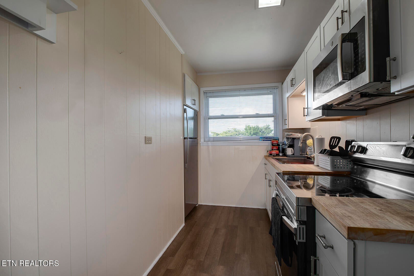 Are you looking for an adorable home with character, comfort, and styl – image 54