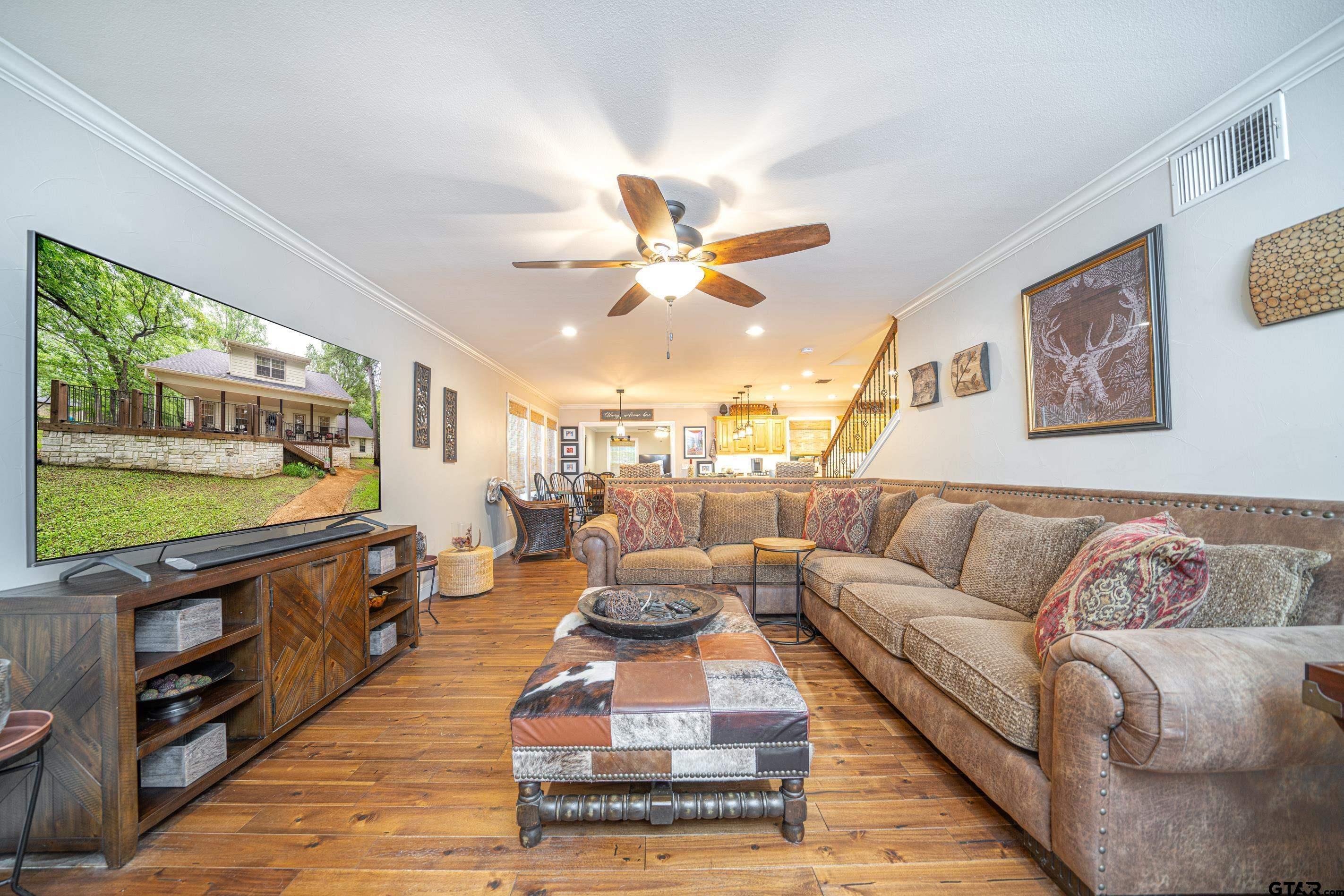 Located in the sought-after Tall Tree subdivision just across the stre – image 4