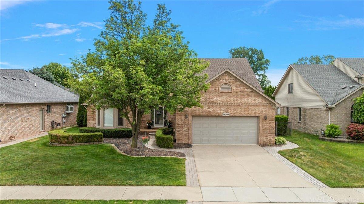 Rare find! Beautiful 4 Bedrom Split Level home with inground pool loca – image 2