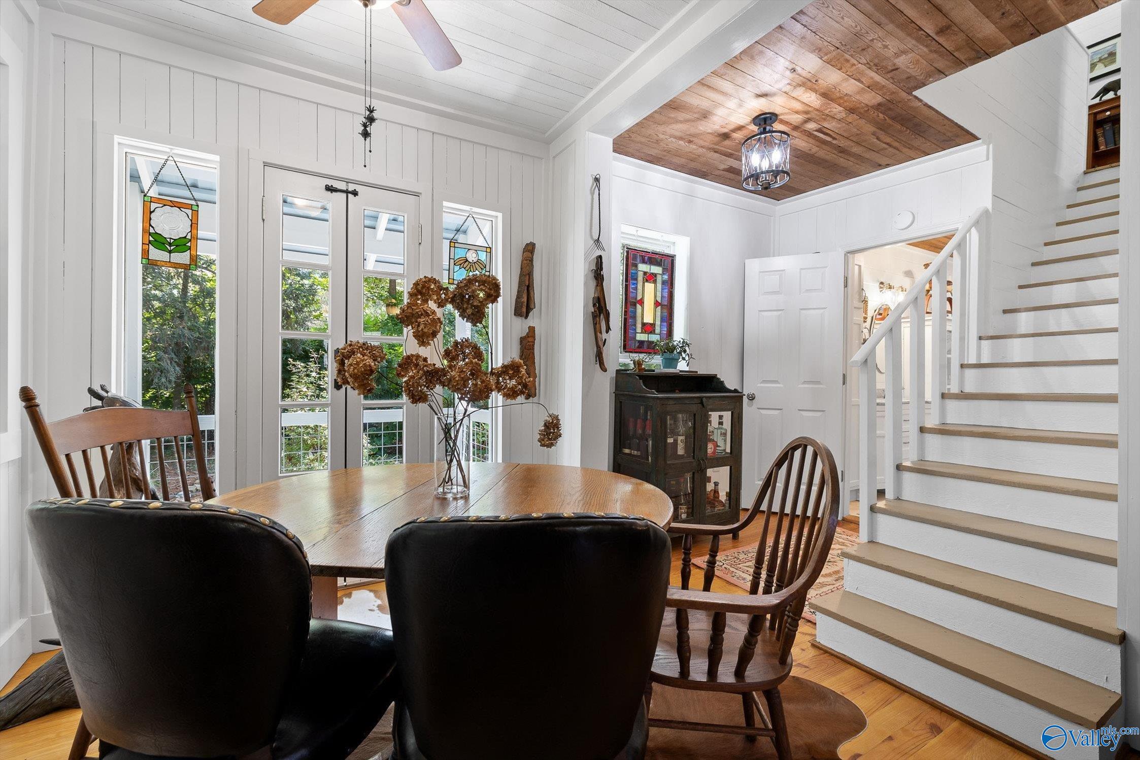 Irreplaceable Mentone charm meets thoughtful updates. Built in 1935, t – image 28