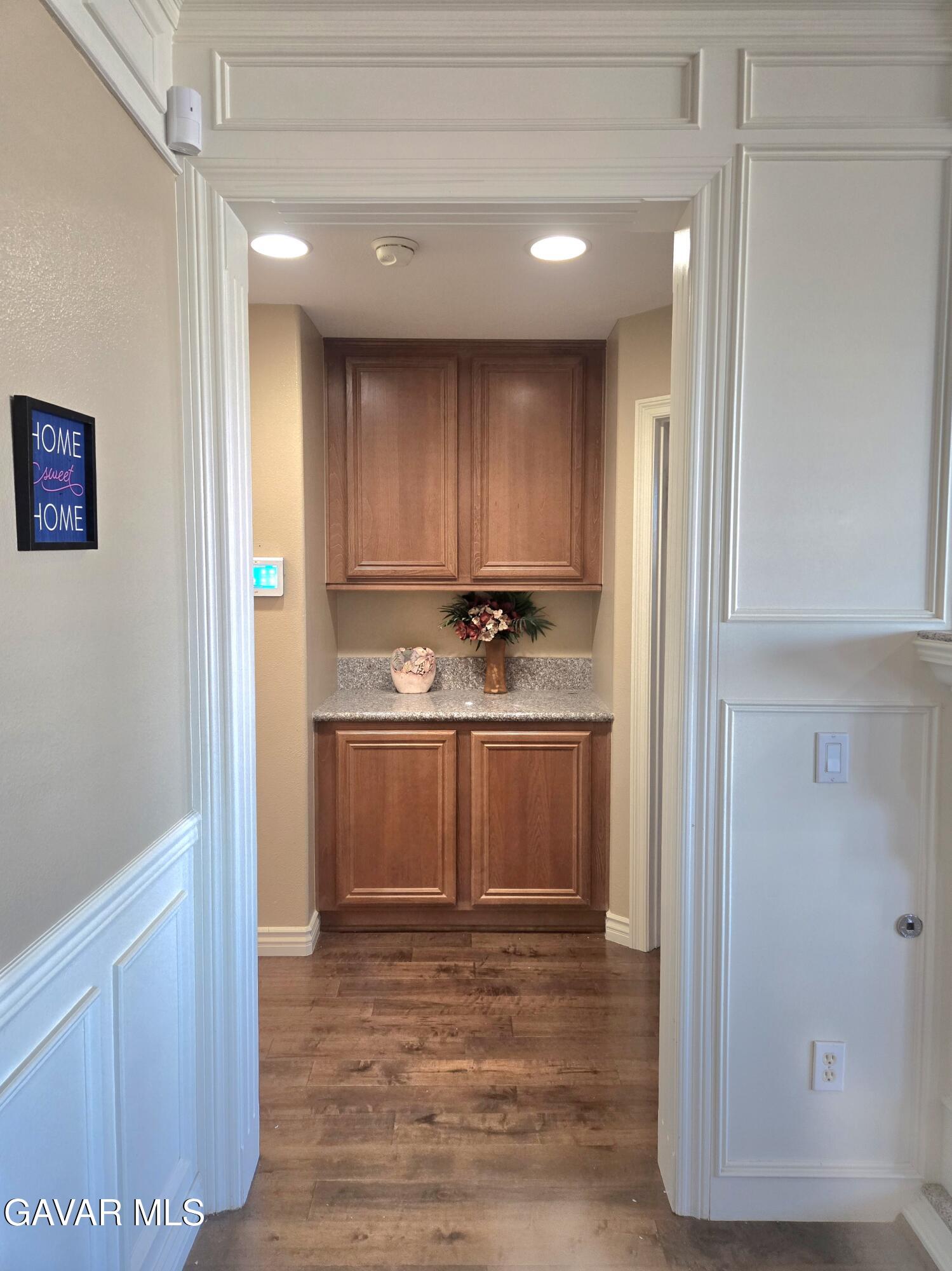 Stunning 5-bedroom, 4-bathroom, 2-story single-family home in the high – image 15