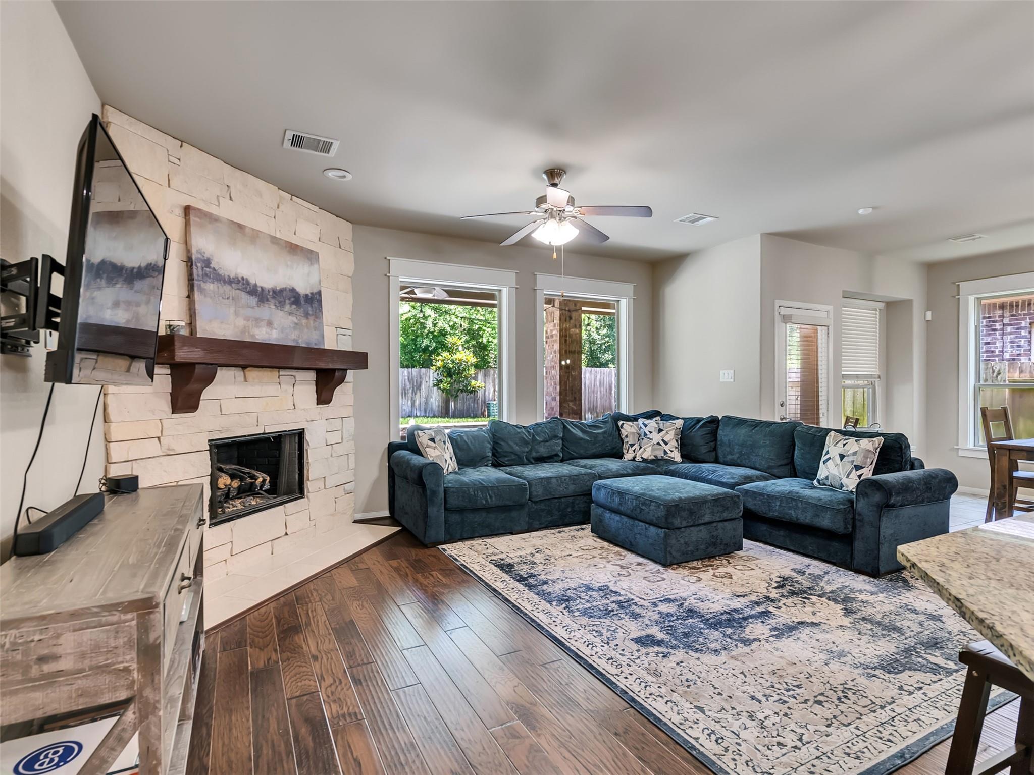 Nestled in a friendly community, this 4-bed, 3.5-bath home offers a pe – image 19