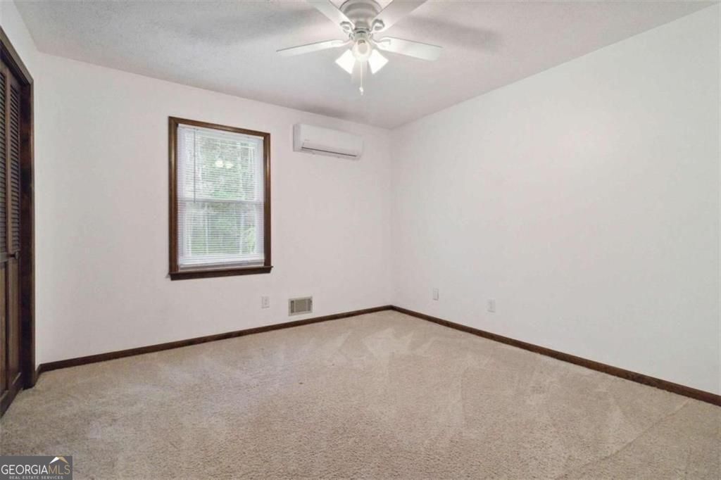 One plus acre in Milton! Purchase this ranch home that is located in c – image 4