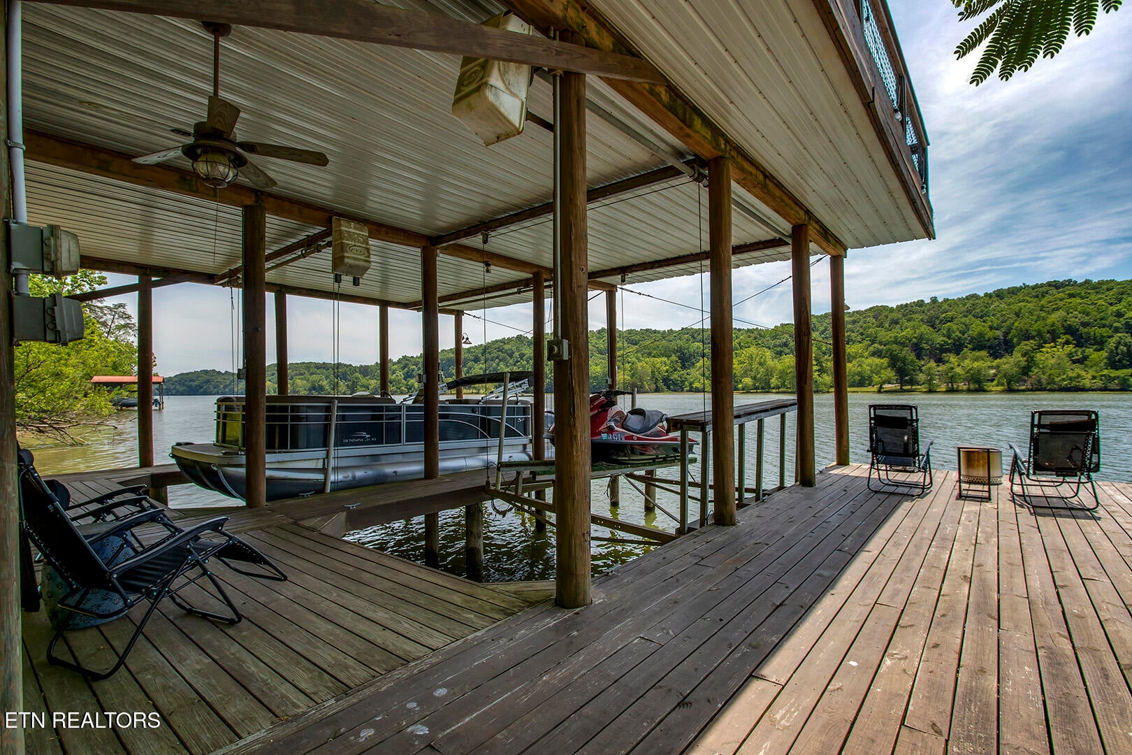 880 880 Skyline Drive, Harriman, Tennessee, 37748, USA, 3 Bedrooms Bedrooms, ,4 BathroomsBathrooms,Residential,For Sale,880 Skyline Drive,6c9e6ce5-d78a-4ae4-a55c-fa9f55