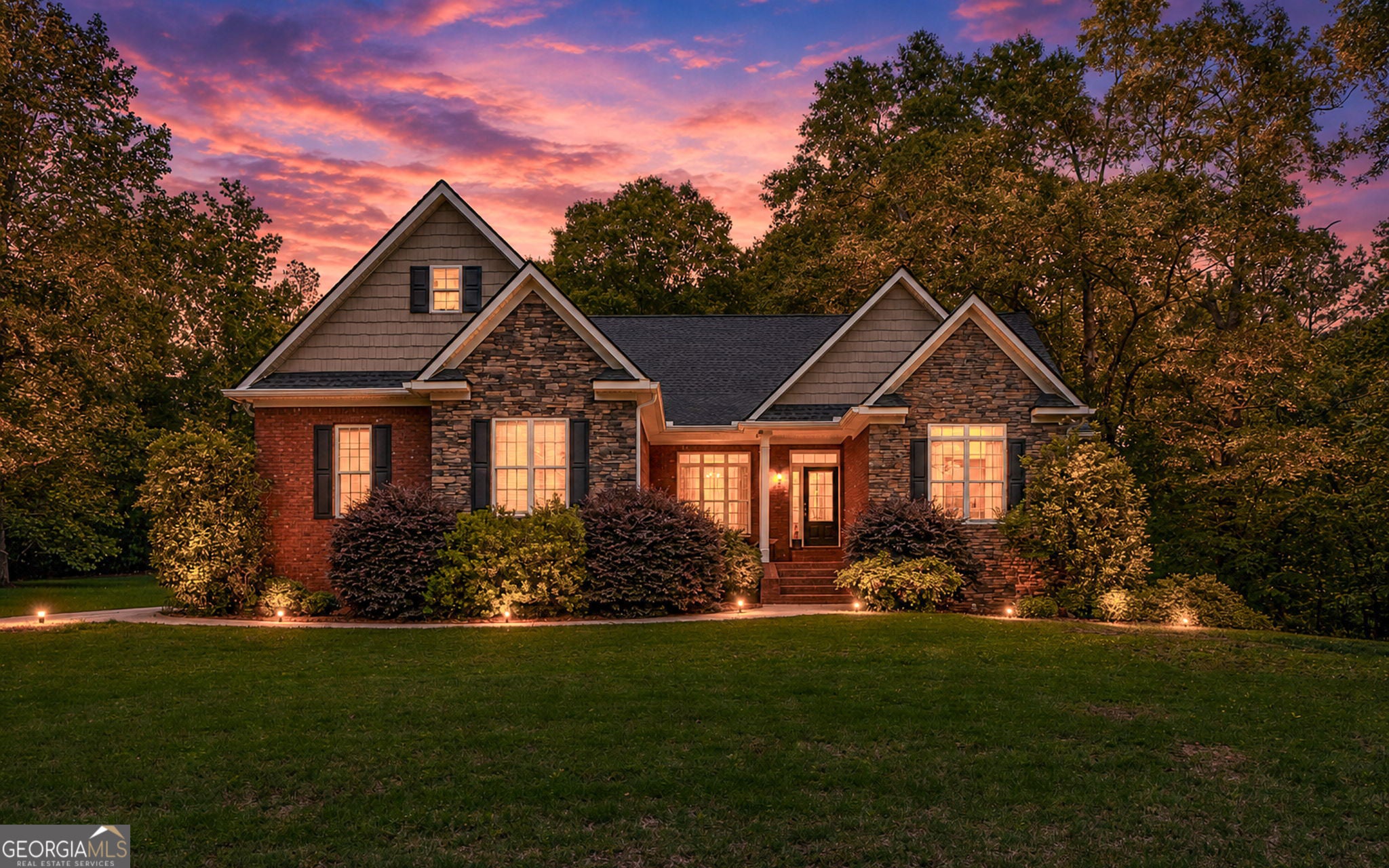 No HOA or restrictions! Full basement w/in-law suite! All Brick! Come – image 1