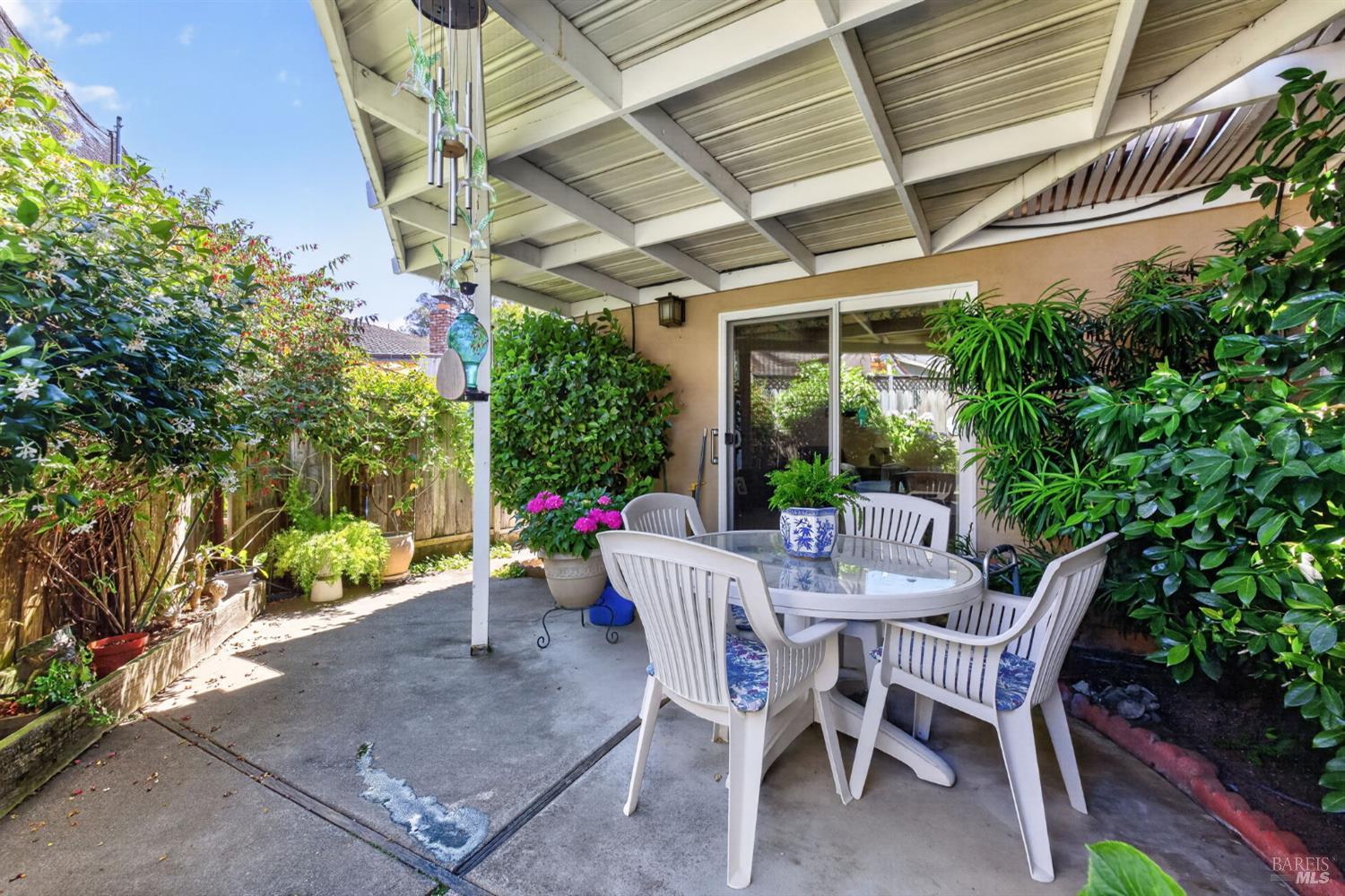 Welcome to 274 Beech Avenue, a beautifully maintained single-story hom – image 33