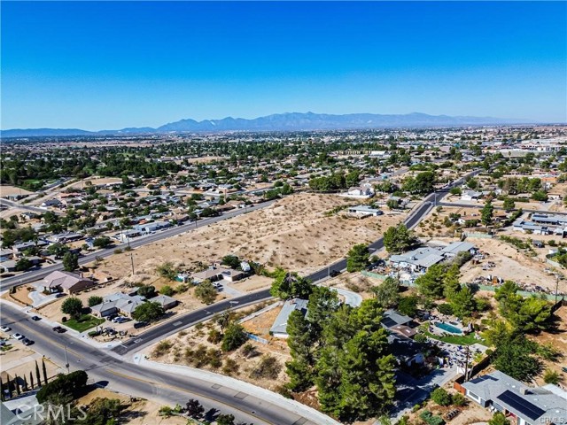 Ranch Style Single story home with over One acre lot - Sits high on a – image 16