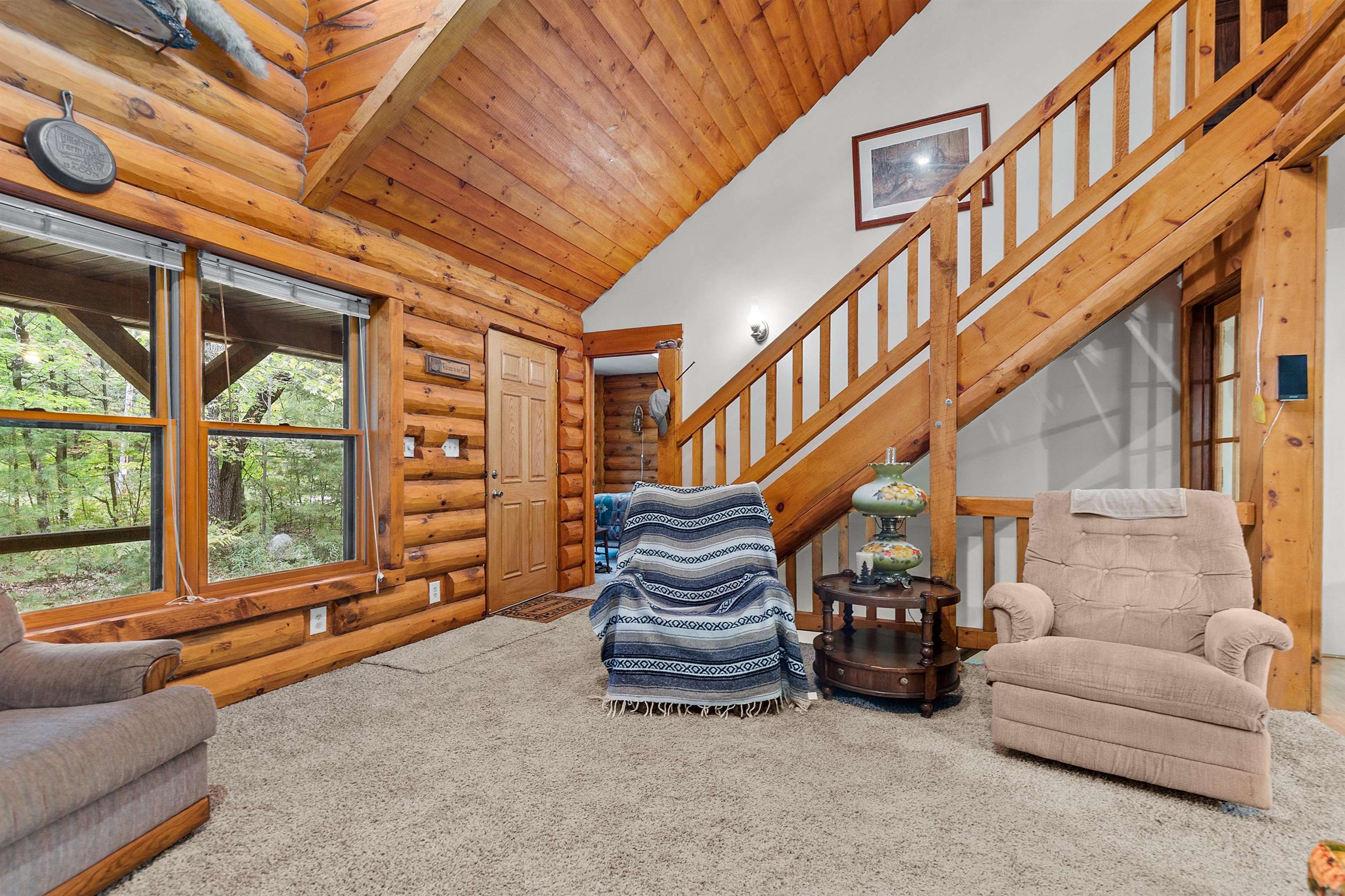 Experience the best of Legend Lake in this charming 1.5-story cottage. – image 8