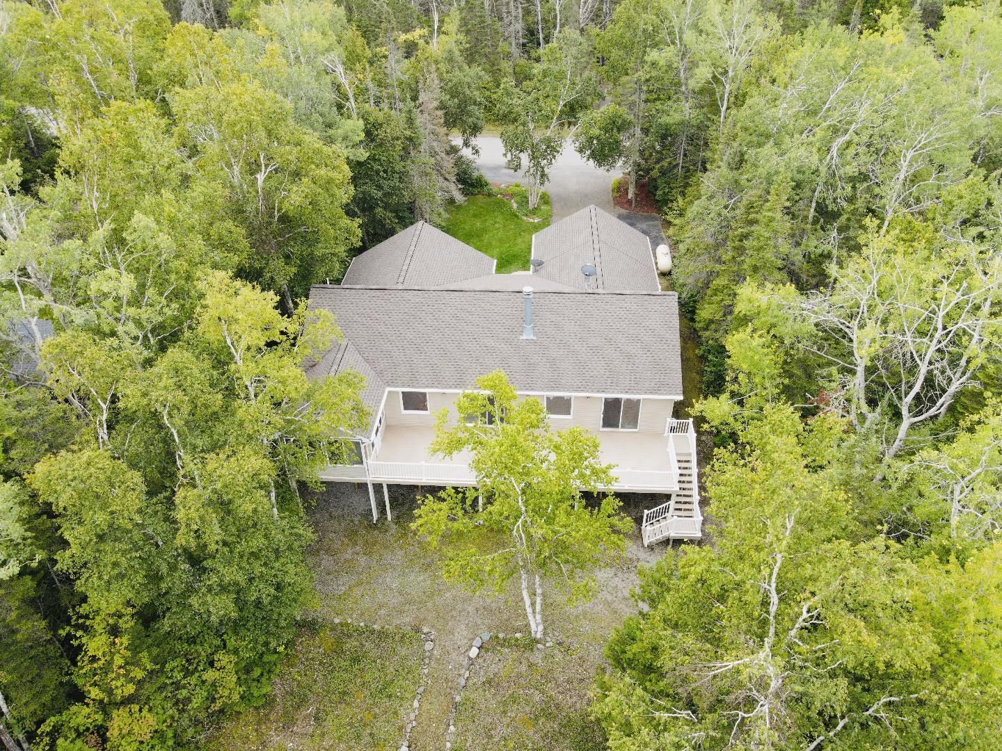 This one-owner ranch home on Lake Huron offers a perfect blend of comf – image 46