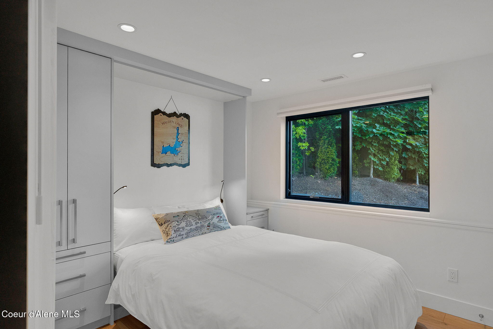 Lake front property with completely reimagined home, finished in 2024 – image 52