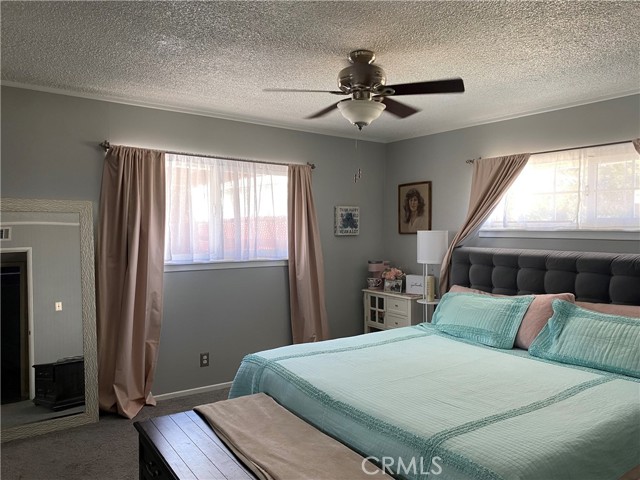 Ranch Style Single story home with over One acre lot - Sits high on a – image 7
