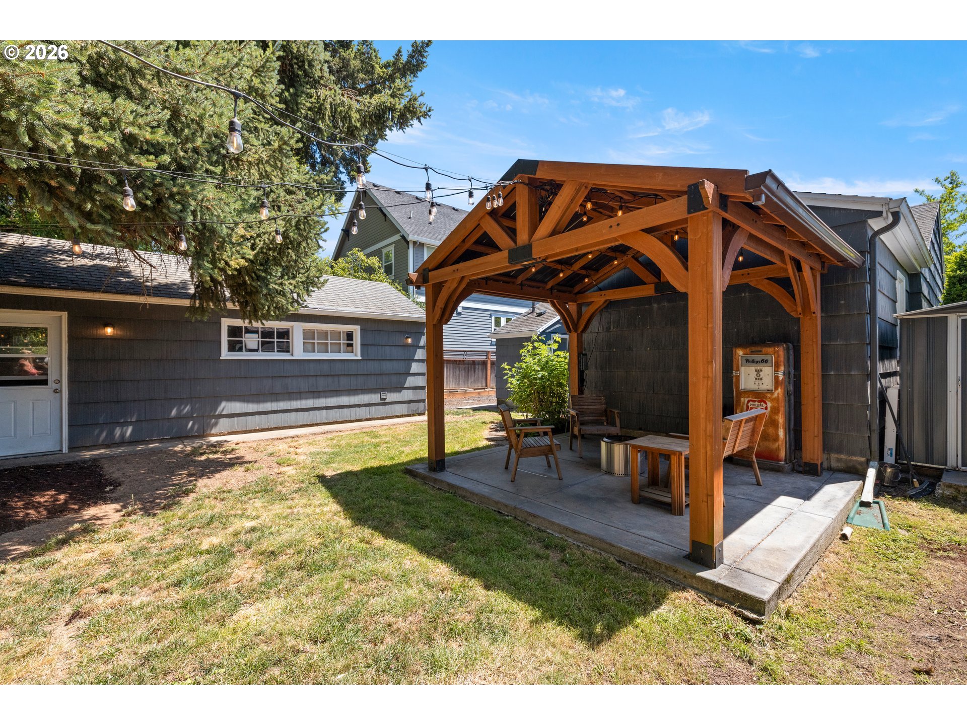 One-level living at its finest in the heart of Eastmoreland Heights! T – image 22