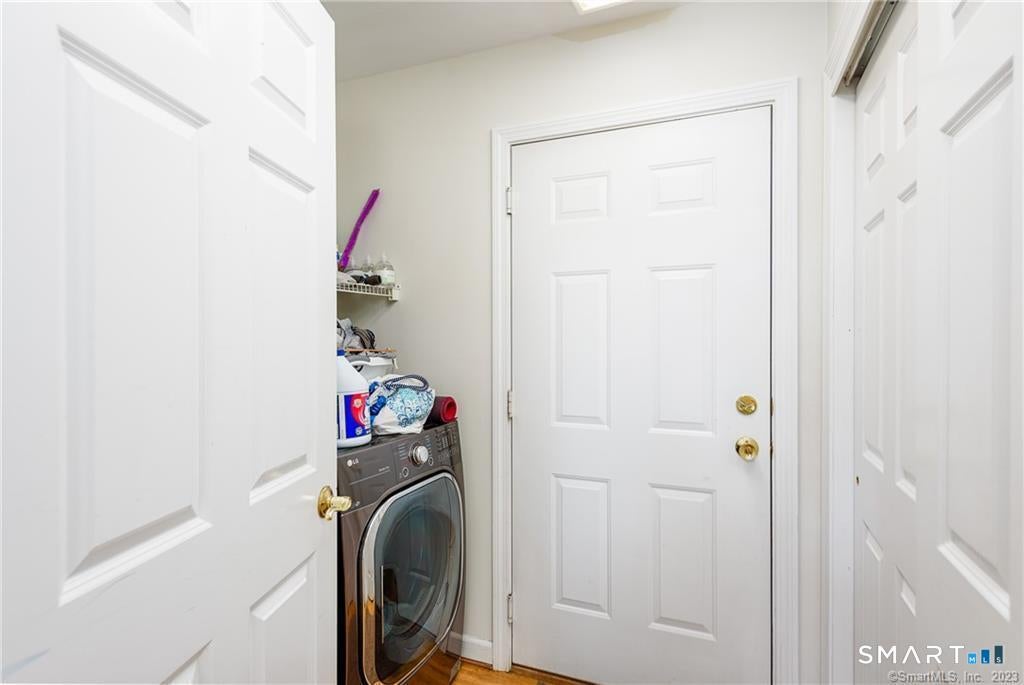 SPECTACULARLY DESIRABLE LOCATION! This rare-to-market single family is – image 18