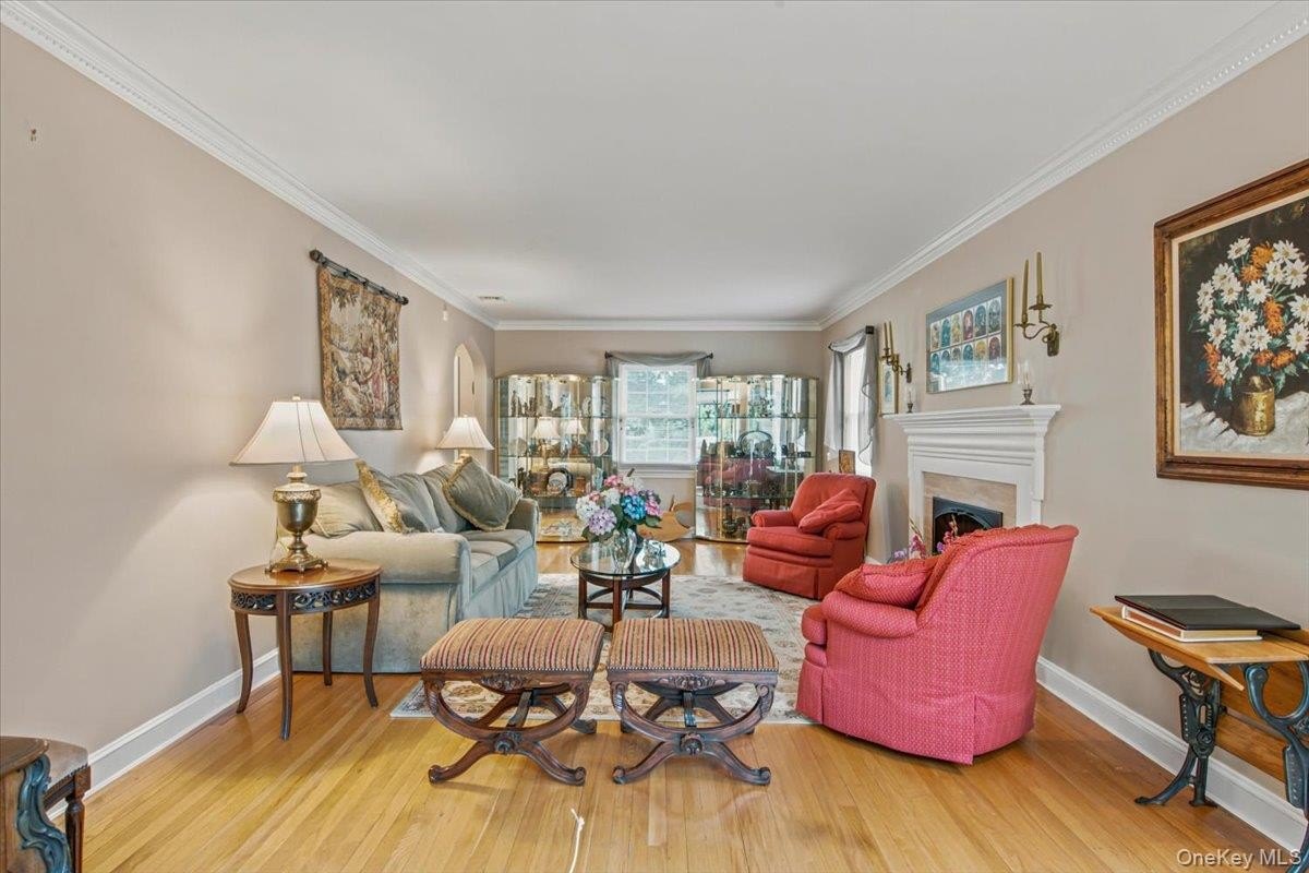24 24 Overlook Road, Great Neck, New York, 11020, USA, 3 Bedrooms Bedrooms, ,3 BathroomsBathrooms,Residential,For Sale,24 Overlook Road,1018683