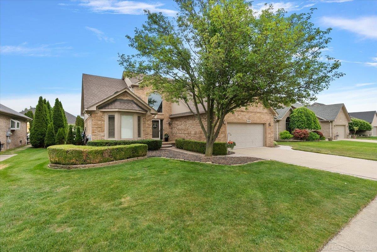 Rare find! Beautiful 4 Bedrom Split Level home with inground pool loca – image 6