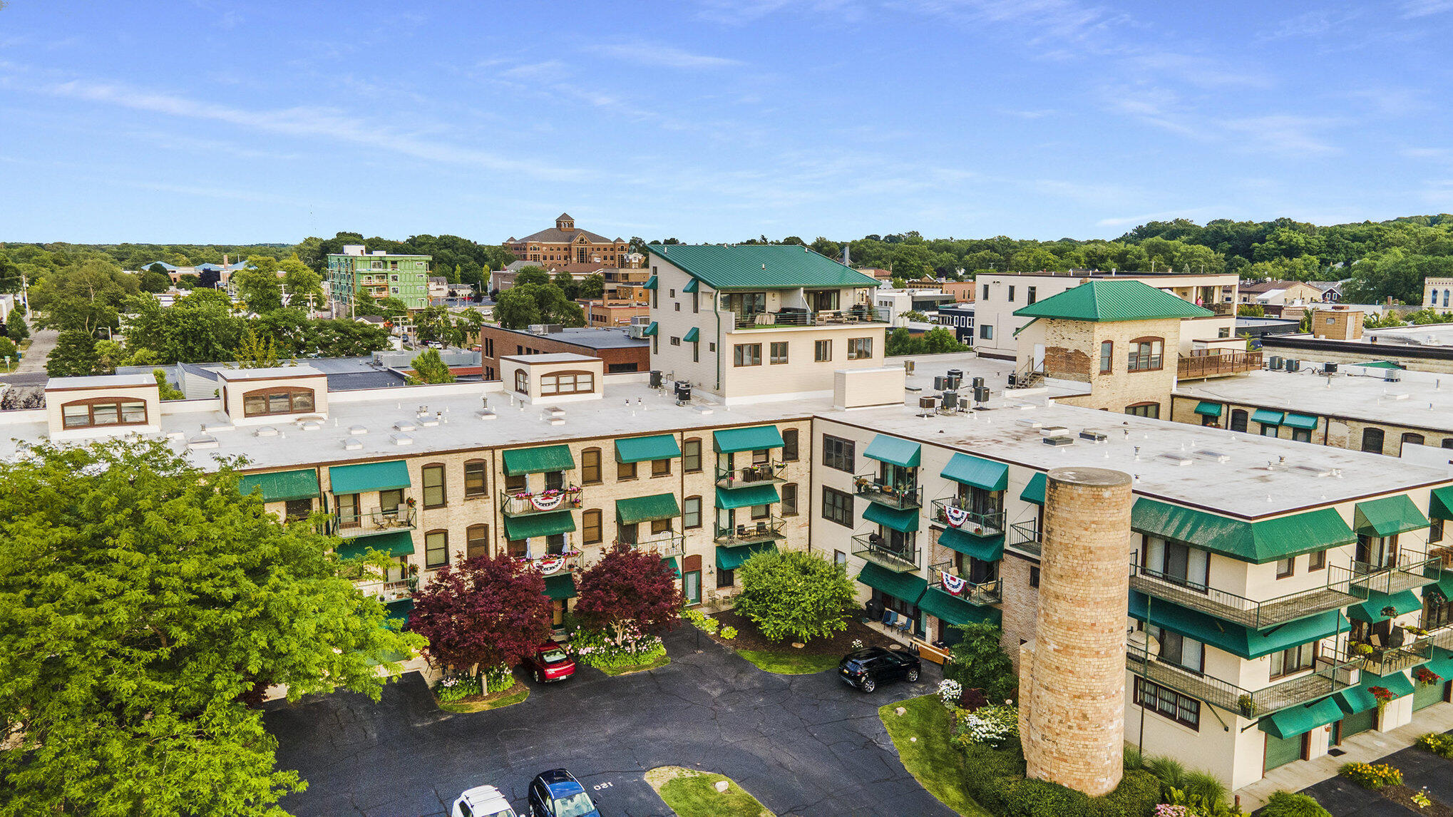 INVESTMENT OPPORTUNITY!! One of Grand Havens most prestigious properti – image 3