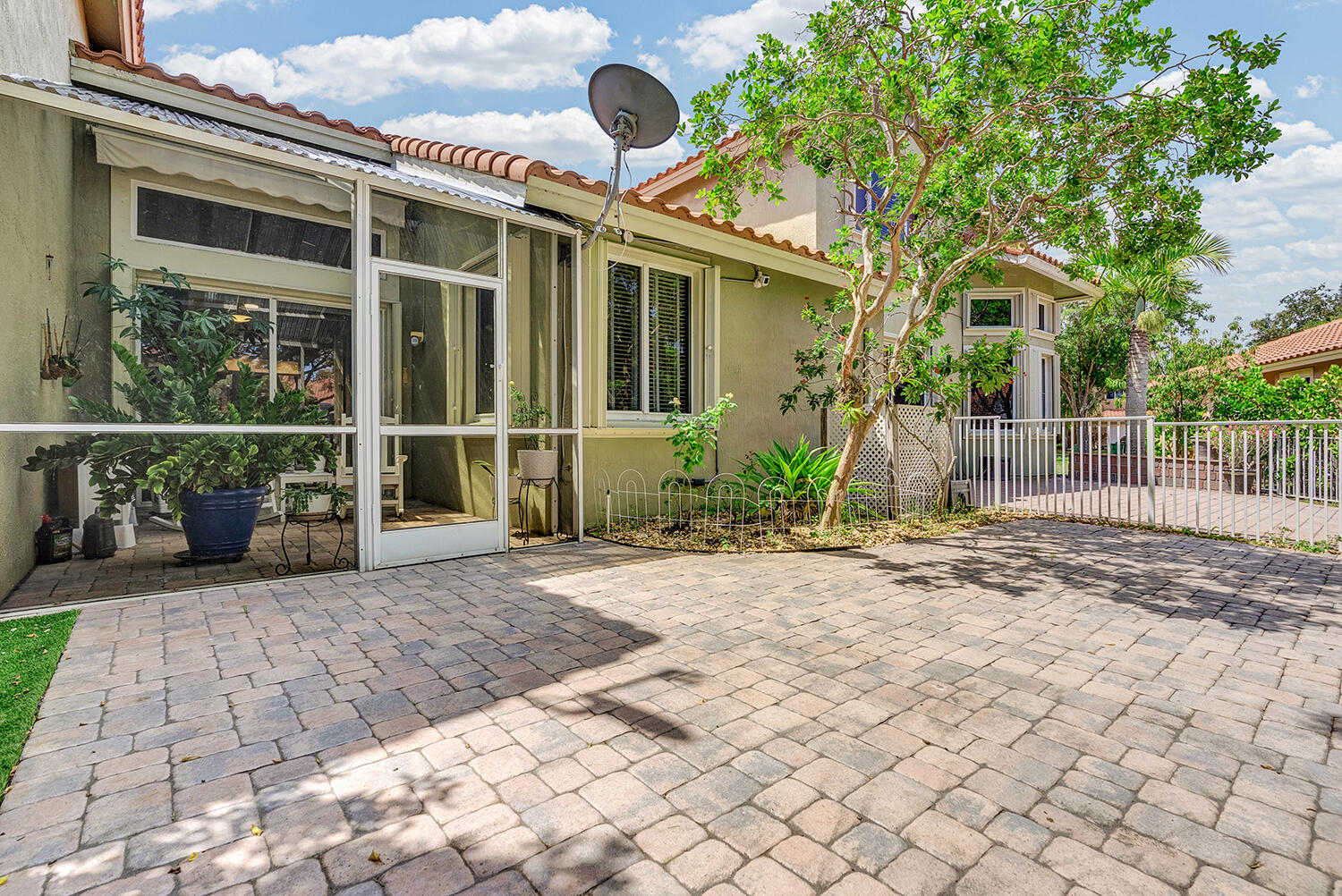 Welcome to Heron Bay, a beautiful and desirable gated community offeri – image 28