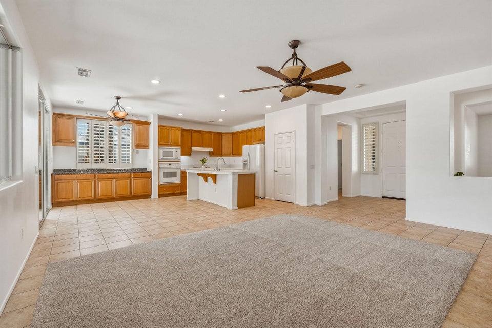 Exceptional opportunity to own a spacious 4 bedroom, 3 bath residence – image 10