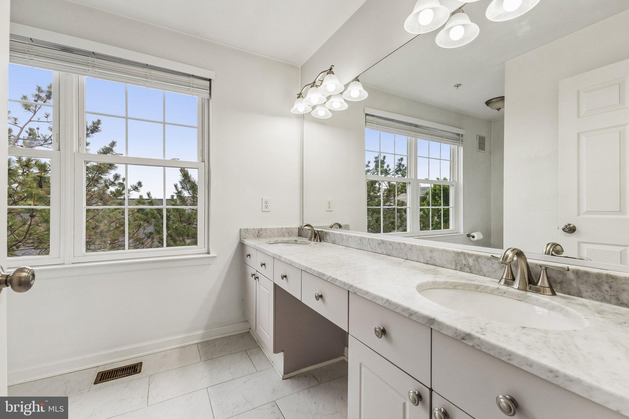 4542 4542 Superior Square, Fairfax, Virginia, 22033, USA, 3 Bedrooms Bedrooms, ,3 BathroomsBathrooms,Residential,For Sale,4542 Superior Square,VAFX2313172