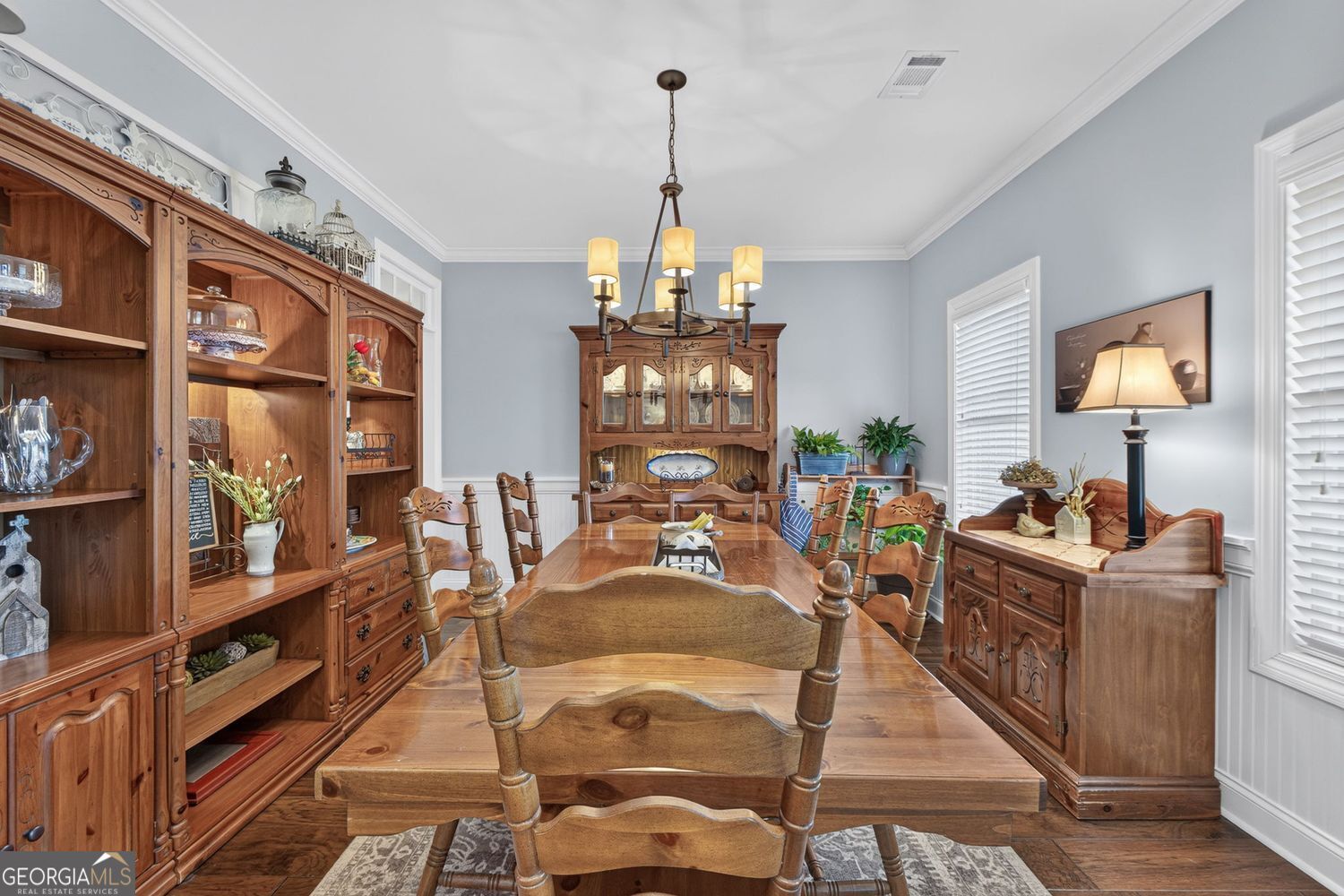 Incredible custom home with tons of bells and whistles in sought after – image 11