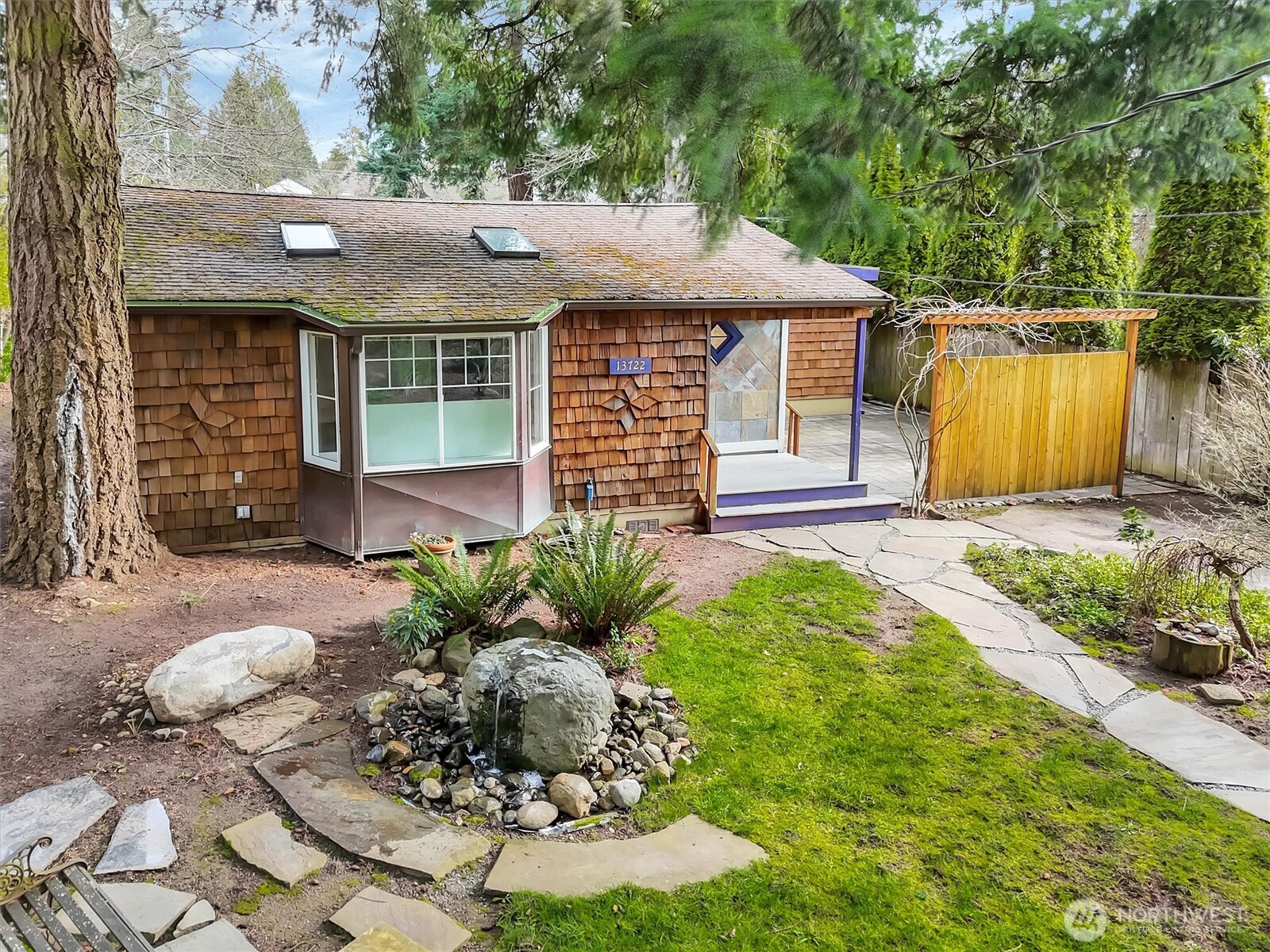 13722 13722 Interlake Avenue, Seattle, Washington, 98133, USA, 2 Bedrooms Bedrooms, ,2 BathroomsBathrooms,Residential,For Sale,13722 Interlake Avenue,2490690