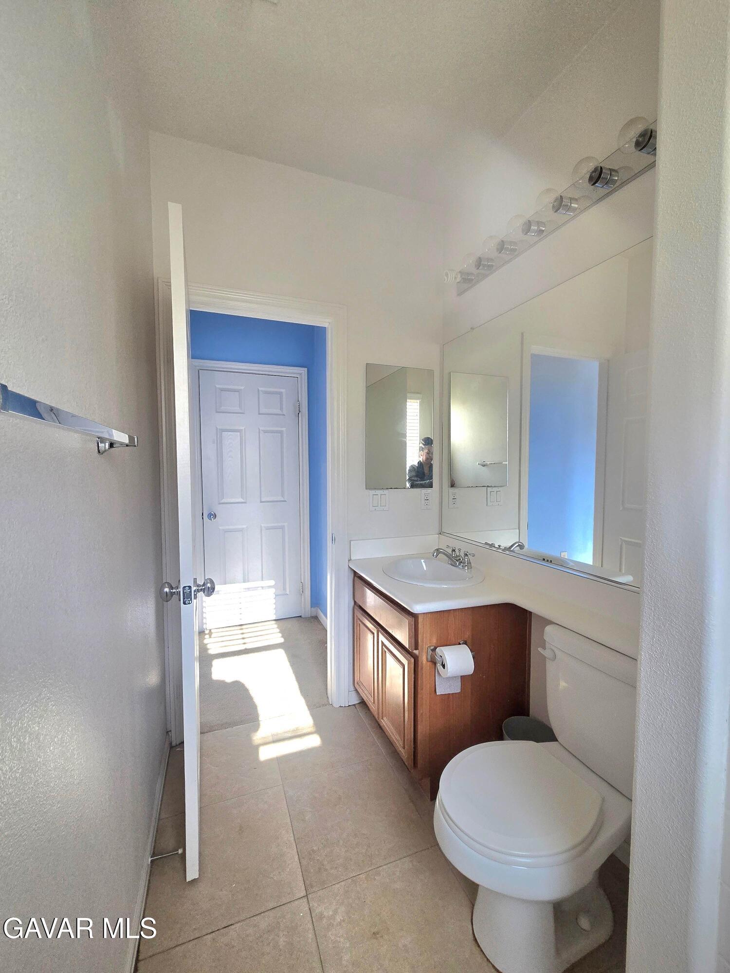 Stunning 5-bedroom, 4-bathroom, 2-story single-family home in the high – image 26