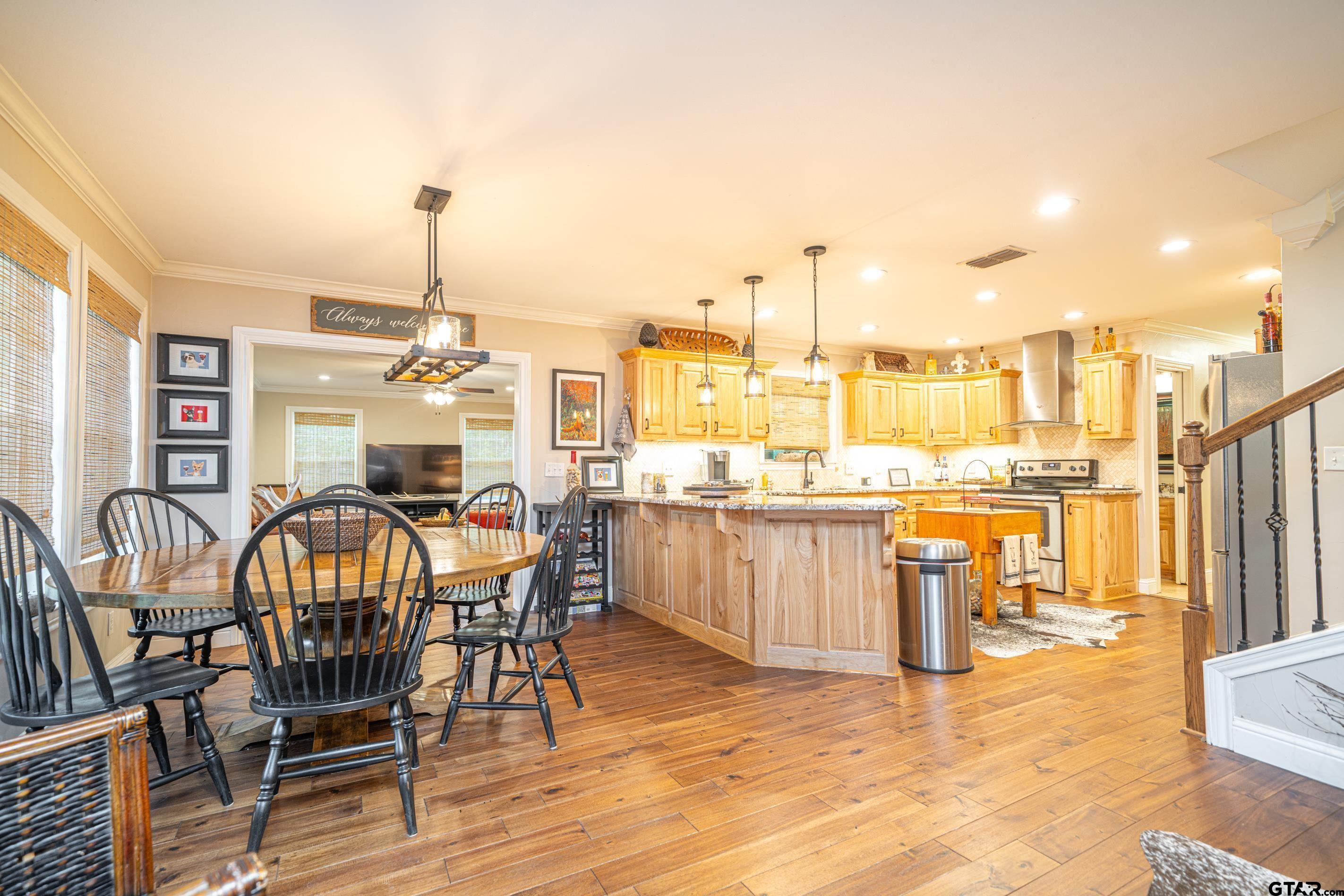 Located in the sought-after Tall Tree subdivision just across the stre – image 7