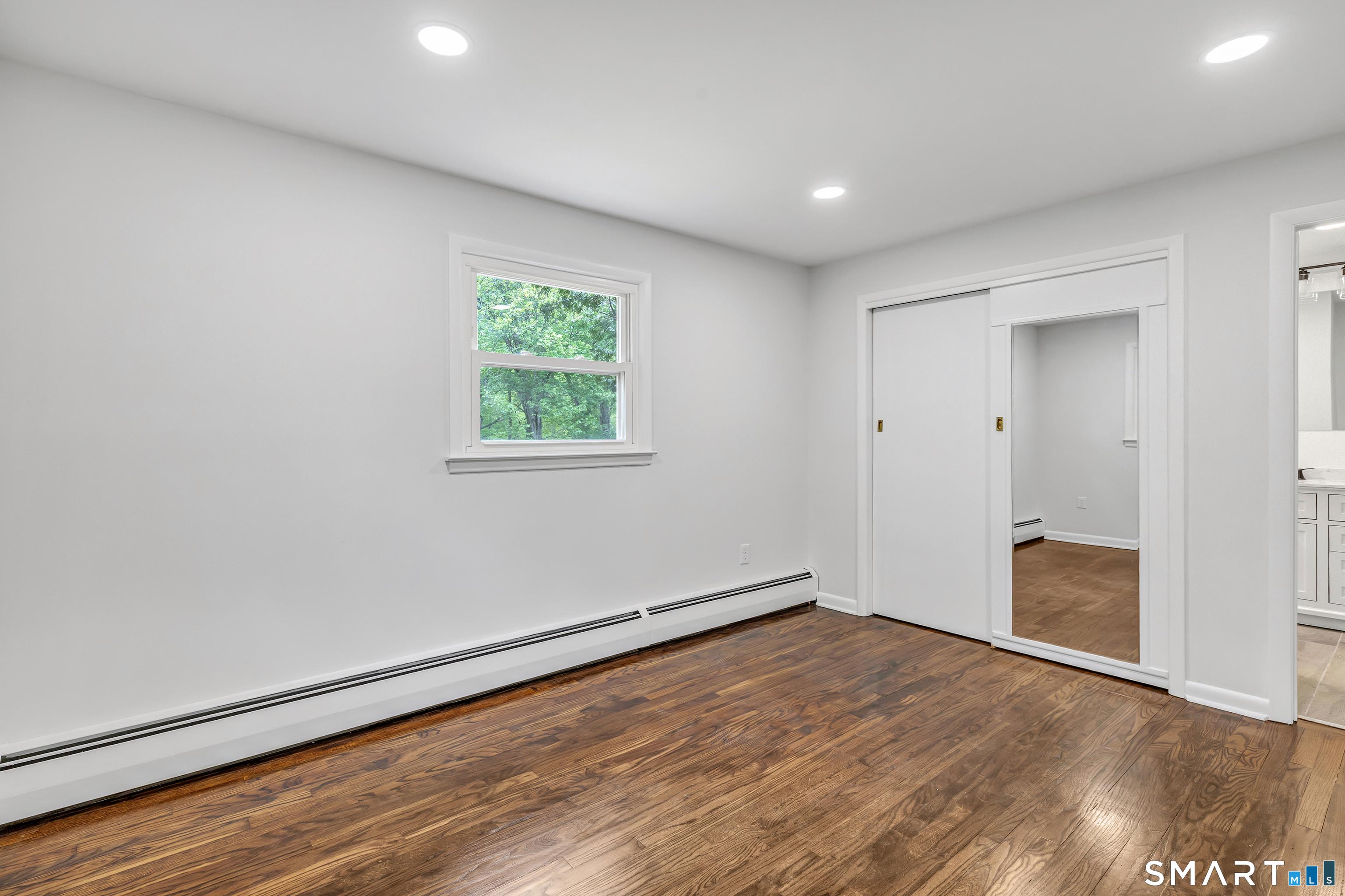Welcome to 7 Longview Road, located in the desirable Sandy Hook sectio – image 26