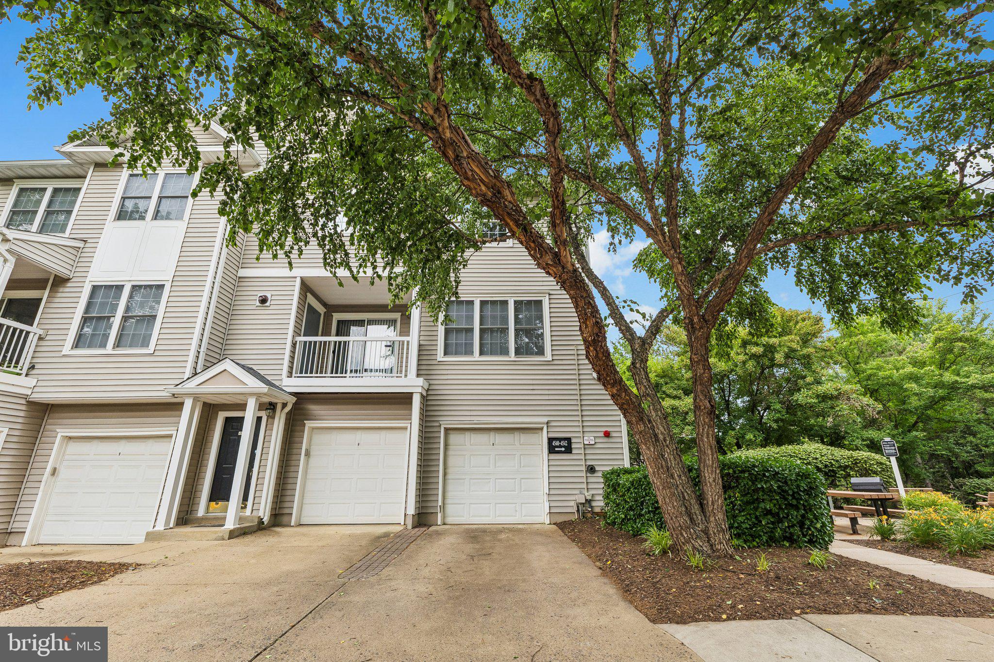 4542 4542 Superior Square, Fairfax, Virginia, 22033, USA, 3 Bedrooms Bedrooms, ,3 BathroomsBathrooms,Residential,For Sale,4542 Superior Square,VAFX2313172
