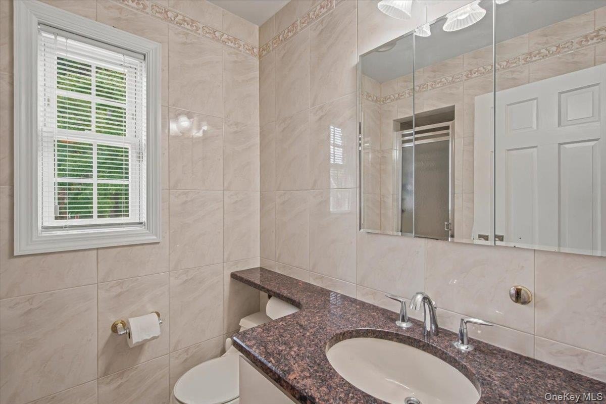 24 24 Overlook Road, Great Neck, New York, 11020, USA, 3 Bedrooms Bedrooms, ,3 BathroomsBathrooms,Residential,For Sale,24 Overlook Road,1018683