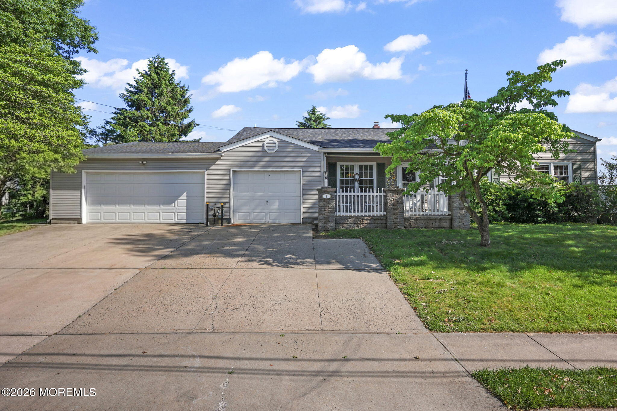 Opportunity awaits,this spacious ranch-style home offers 3 bedrooms, 1 – image 25
