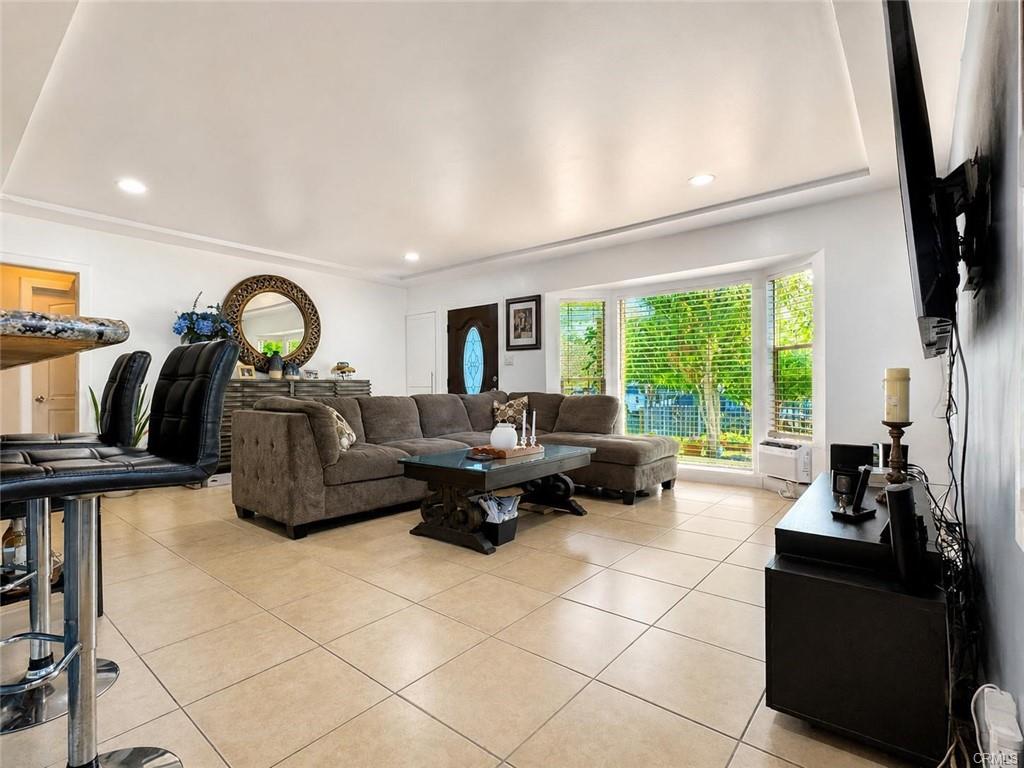 8617 8617 Ivy St, Los Angeles, California, 90002, USA, 5 Bedrooms Bedrooms, ,Residential,For Sale,8617 Ivy St,MB26135921