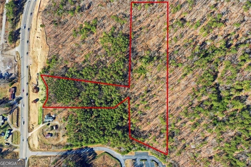 A mountain retreat in the heart of Forsyth. This extraordinary 6+ acre – image 4